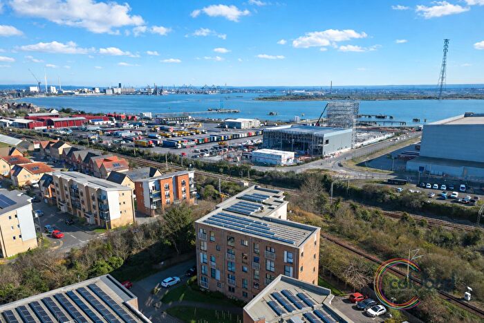 2 Bedroom Flat For Sale In Draper Close, Grays, RM20