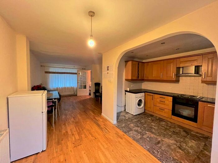 3 Bedroom End Of Terrace House To Rent In Winchester Close, Beckton, E6