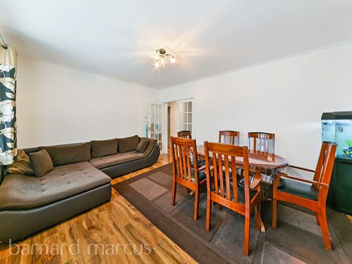 2 Bedroom Flat To Rent In High Road, London, N20