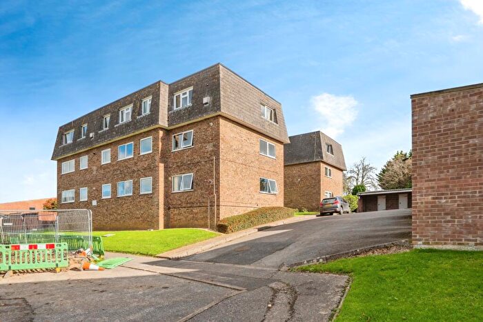 2 Bedroom Flat For Sale In Winifred Road, Waterlooville, Hampshire, PO7