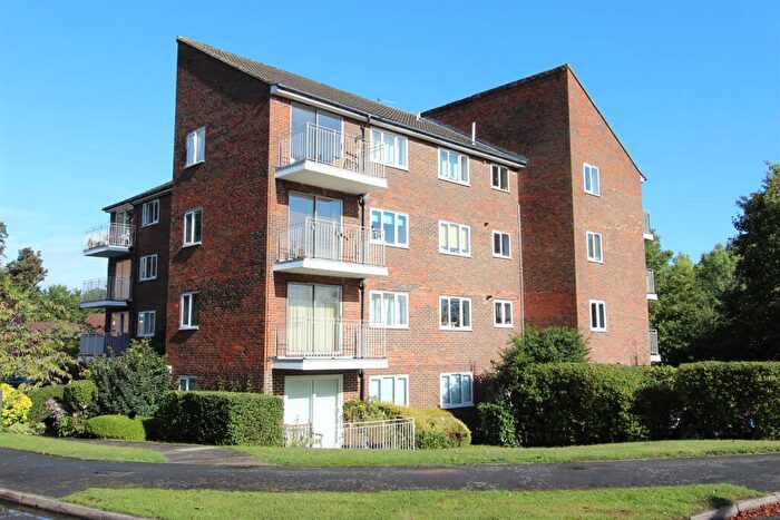 2 Bedroom Apartment For Sale In Basing Road, Banstead, SM7