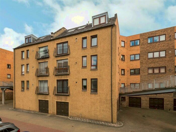 2 Bedroom Flat To Rent In East Parkside, Edinburgh, EH16