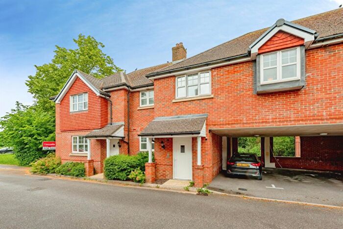 2 Bedroom Apartment For Sale In Limes Close, Redhill, RH1