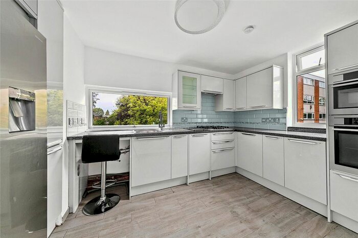3 Bedroom Flat To Rent In Sheendale Road, Richmond, TW9