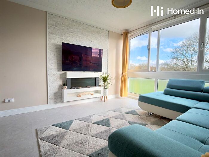 2 Bedroom Flat For Sale In Hailey Place, Cranleigh, GU6