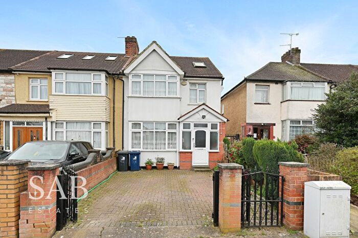 4 Bedroom End Terrace House For Sale In Kings Avenue, Greenford, UB6