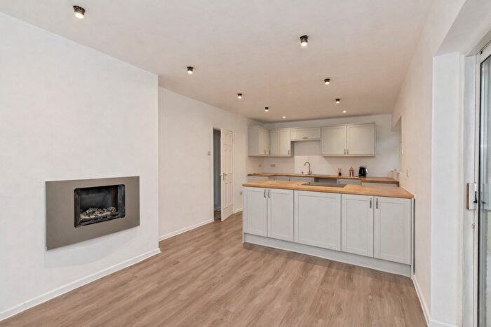 3 Bedroom Bungalow For Sale In Rudgeway Park, Bristol, BS35