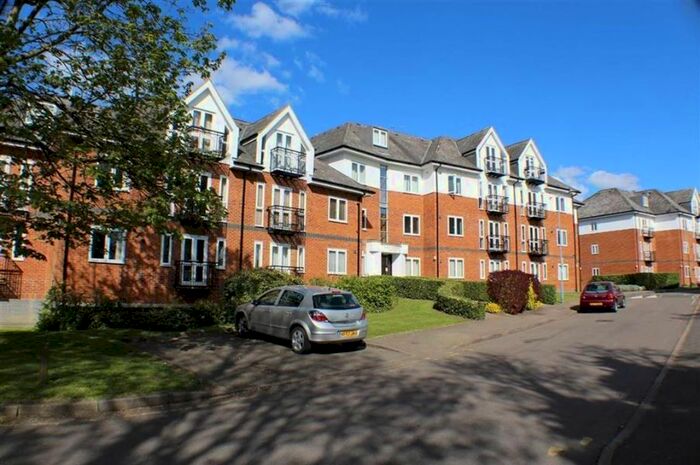 1 Bedroom Flat To Rent In Park View Close, St Albans AL1