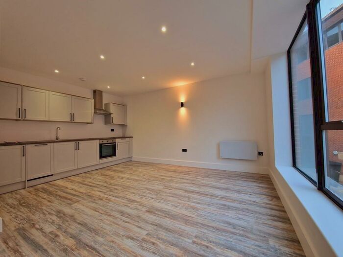1 Bedroom Apartment To Rent In Kingsbridge Point, SN1