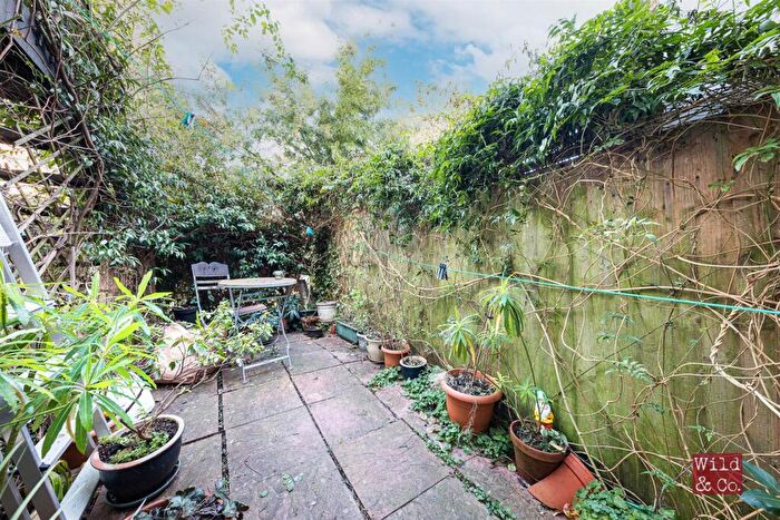 1 Bedroom Flat For Sale In Dunlace Road, Hackney, E5