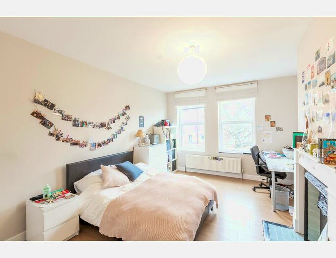 4 Bedroom Terraced House To Rent In Bed, Clarendon Road, Leeds, LS2