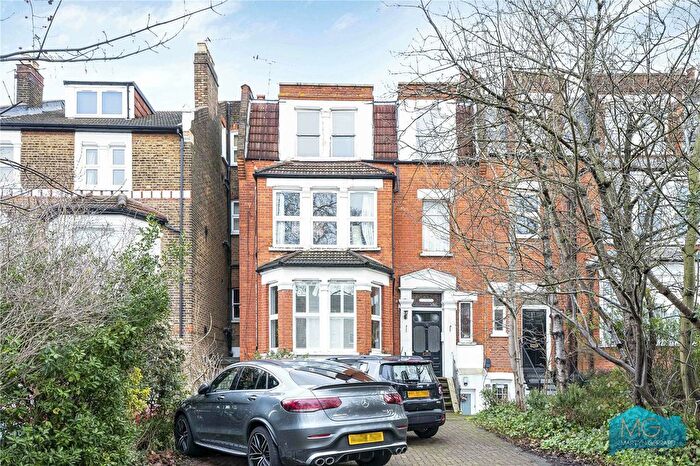 3 Bedroom Flat For Sale In Colney Hatch Lane, London, N10