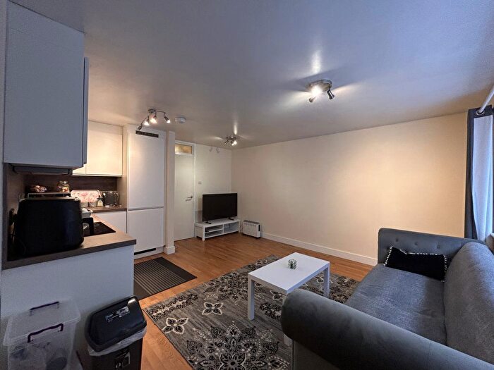 1 Bedroom Flat To Rent In Mulberry Close, Luton, Bedfordshire, LU1