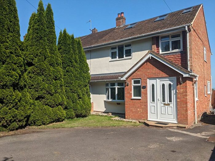 4 Bedroom Semi-Detached House For Sale In Broad Bush, Blunsdon, Wiltshire, SN26