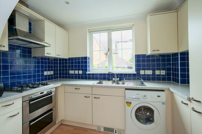 2 Bedroom Apartment To Rent In Lynn Close, Marston, OX3