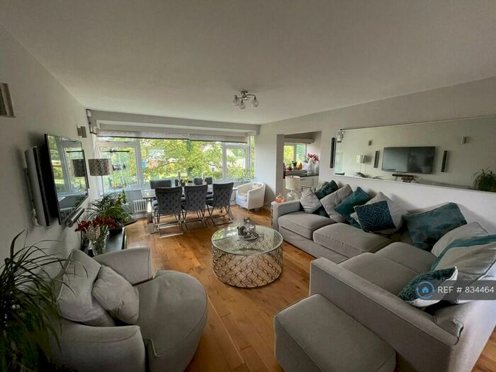 3 Bedroom Flat To Rent In The Shimmings, Guildford, GU1