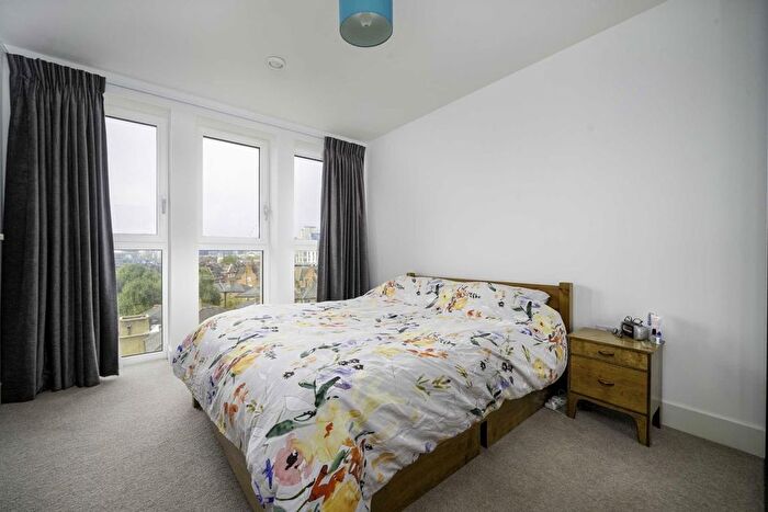 2 Bedroom Flat To Rent In Blackfriars Road, London, SE1