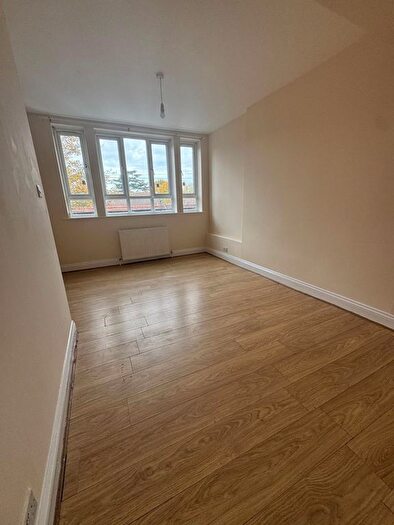 2 Bedroom Flat To Rent In A Court Road, Mottingham, SE9
