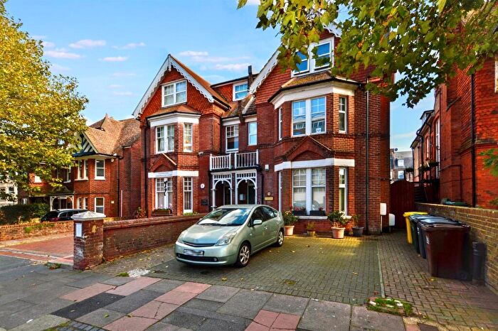 2 Bedroom Flat To Rent In Old Orchard Road, Eastbourne, BN21