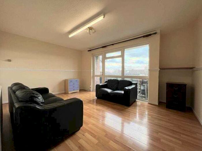 2 Bedroom Apartment To Rent In Addison Way, Hayes, UB3