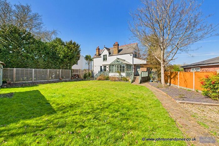 4 Bedroom Detached House For Sale In Law Cottage, Chertsey, KT16