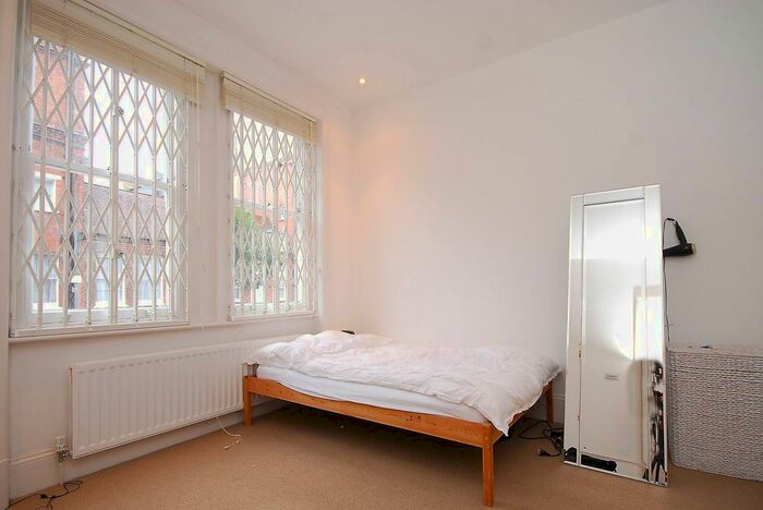 1 Bedroom Flat To Rent In Gledstanes Road, Barons Court, London, W14