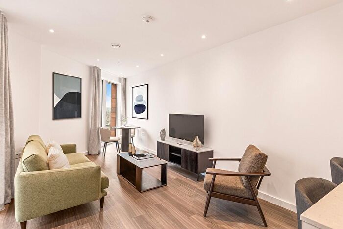 1 Bedroom Apartment To Rent In Nine Elms Lane, London, SW11