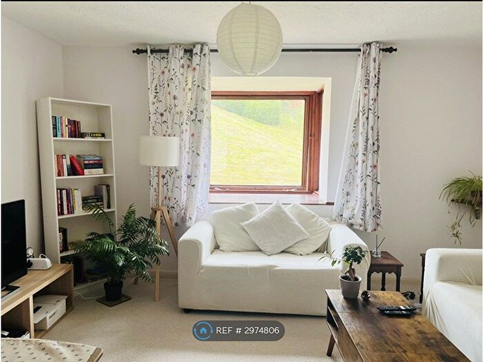 2 Bedroom Flat To Rent In Tippett Rise, Reading, RG2