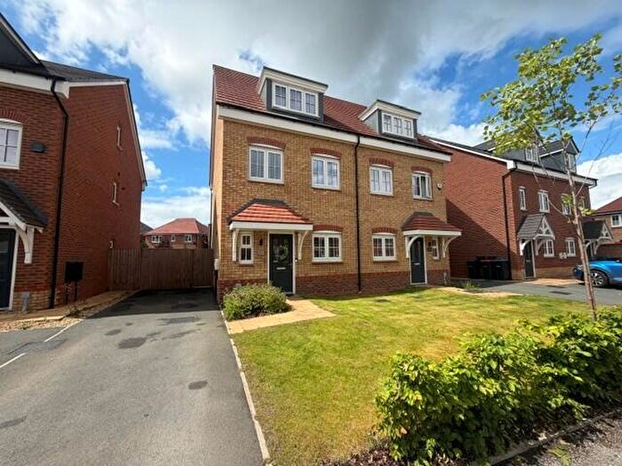 4 Bedroom Semi Detached House To Rent In Outfield Chase, Winnington, CW8