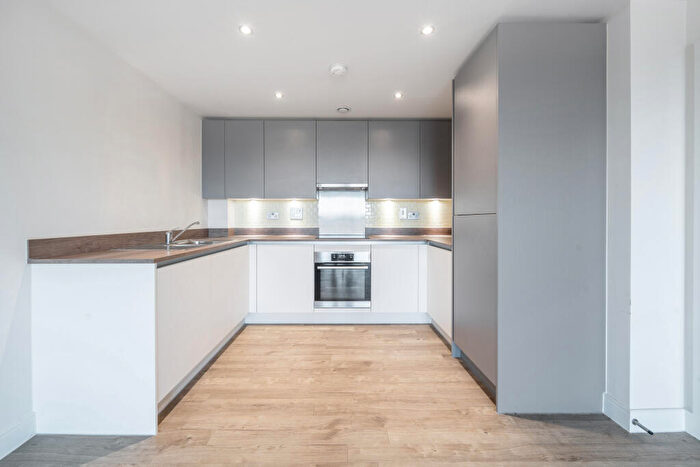 2 Bedroom Apartment To Rent In Kingston Close, Maidenhead, SL6