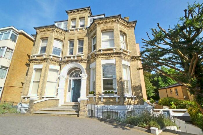 2 Bedroom Flat To Rent In Eaton Gardens, Hove, BN3