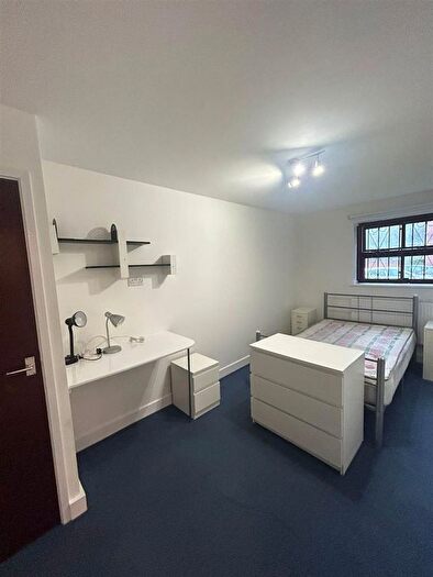 3 Bedroom Flat To Rent In Belle Vue Road, Leeds, LS3