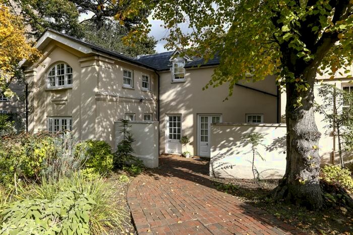 3 Bedroom Flat To Rent In Wimbledon Park Side, London, SW19