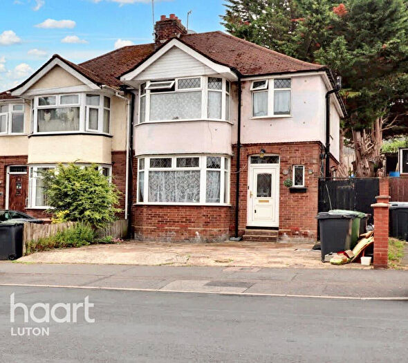 3 Bedroom Semi-Detached House For Sale In Meyrick Avenue, Luton, LU1