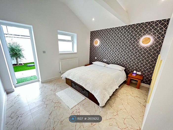 1 Bedroom Flat To Rent In David Avenue, Greenford, UB6