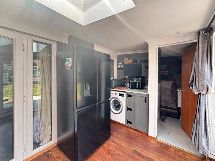 2 Bedroom Bungalow For Sale In Dover Road, Brightlingsea, Colchester, CO7