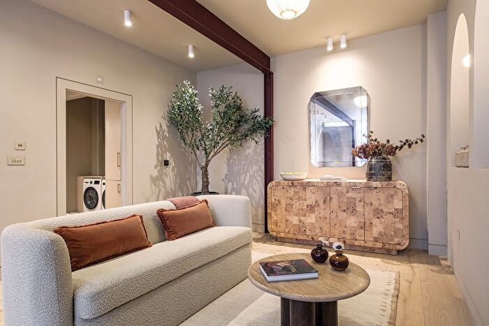 3 Bedroom Mews For Sale In Pindock Mews, London, W9