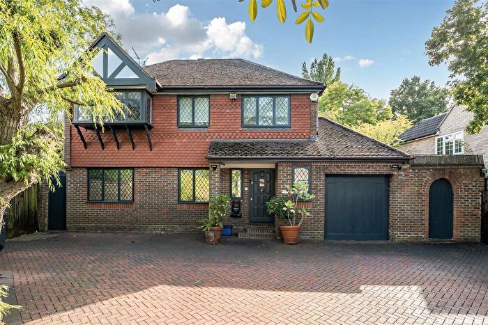 4 Bedroom Detached House For Sale In Woodfield Rise, Bushey, WD23