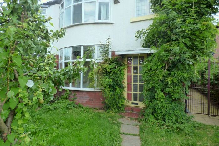 4 Bedroom Semi-Detached House To Rent In Mornington Crescent, Manchester, M14