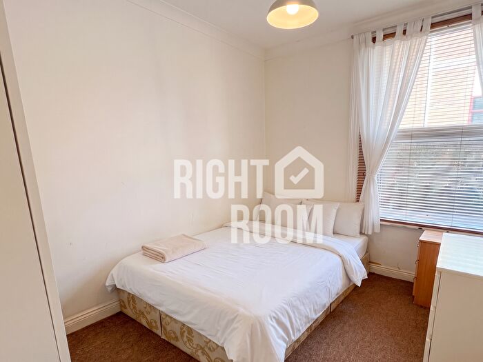 2 Bedroom Flat To Rent In Bed Flat, Hulse Lodge, Hulse Road, Southampton, SO15