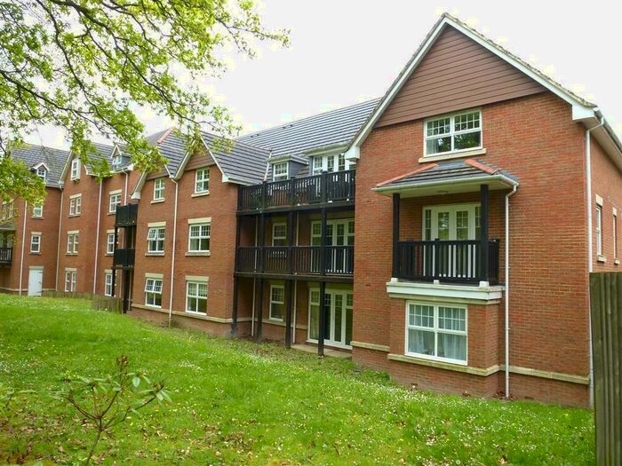 2 Bedroom Apartment To Rent In Worth Park Avenue, Crawley, RH10