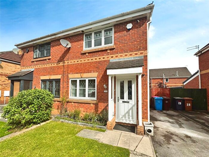 3 Bedroom Semi-Detached House To Rent In Hinchley Way, Pendlebury, Swinton, Manchester, M27