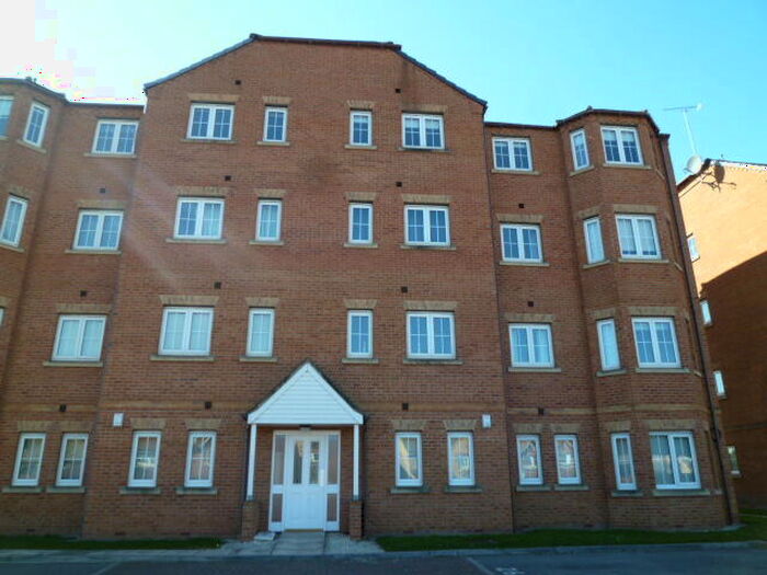 2 Bedroom Flat To Rent In Chandlers Court, Hull, East Yorkshire, HU9