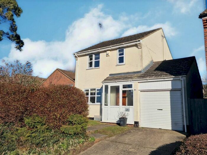 3 Bedroom Detached House To Rent In Ascot Close, Alton, GU34