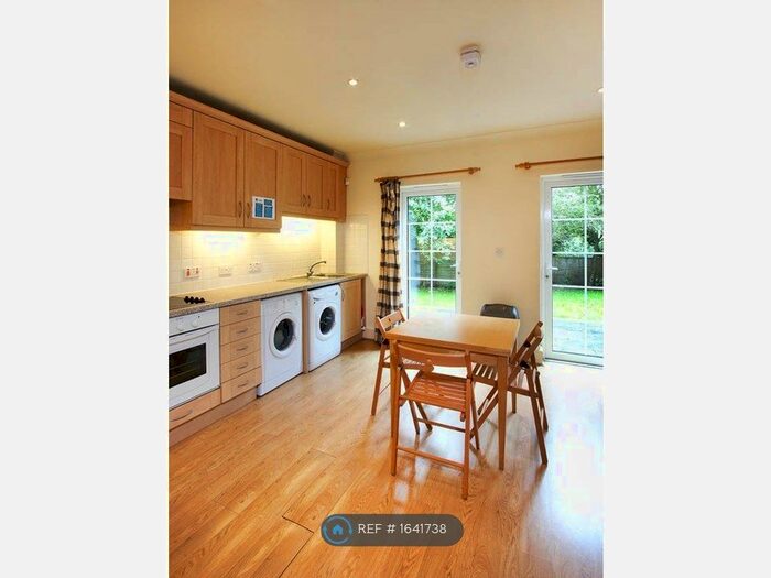 4 Bedroom Flat To Rent In St. Catherines Court, Winchester, SO23