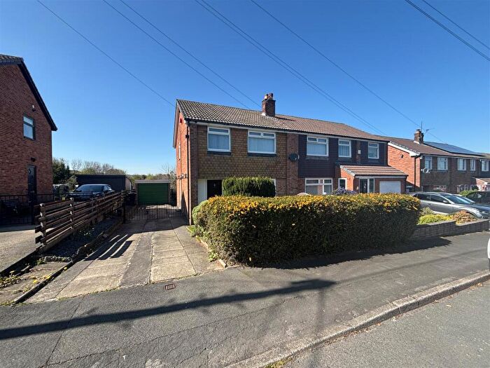 3 Bedroom Semi-Detached House To Rent In Stratton Road, Brighouse, HD6