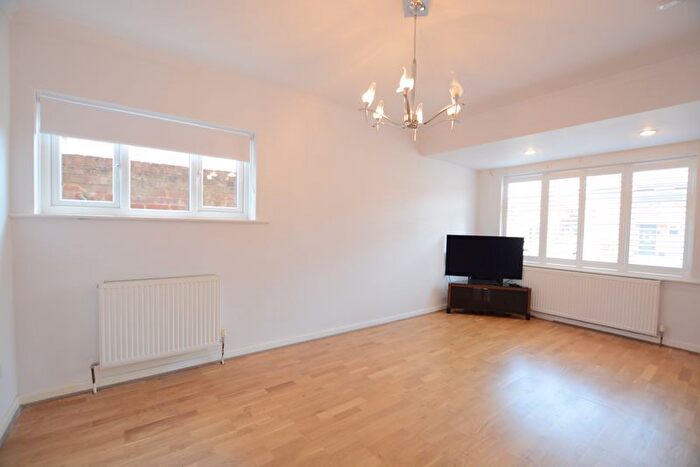 Studio To Rent In Marlborough Road, Slough, SL3