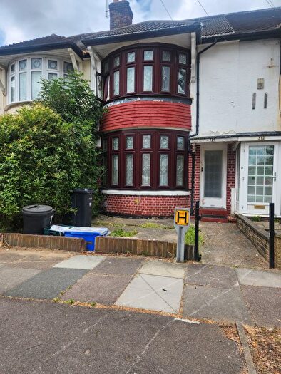 3 Bedroom Terraced House To Rent In Stradbroke Grove, Ilford, IG5