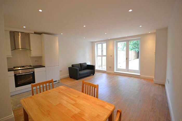 2 Bedroom Flat To Rent In Brecknock Road, Tufnell Park / Kentish Town, London, N7