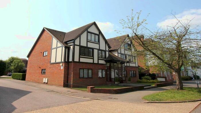 2 Bedroom Flat To Rent In Warwick Road, Beaconsfield, HP9